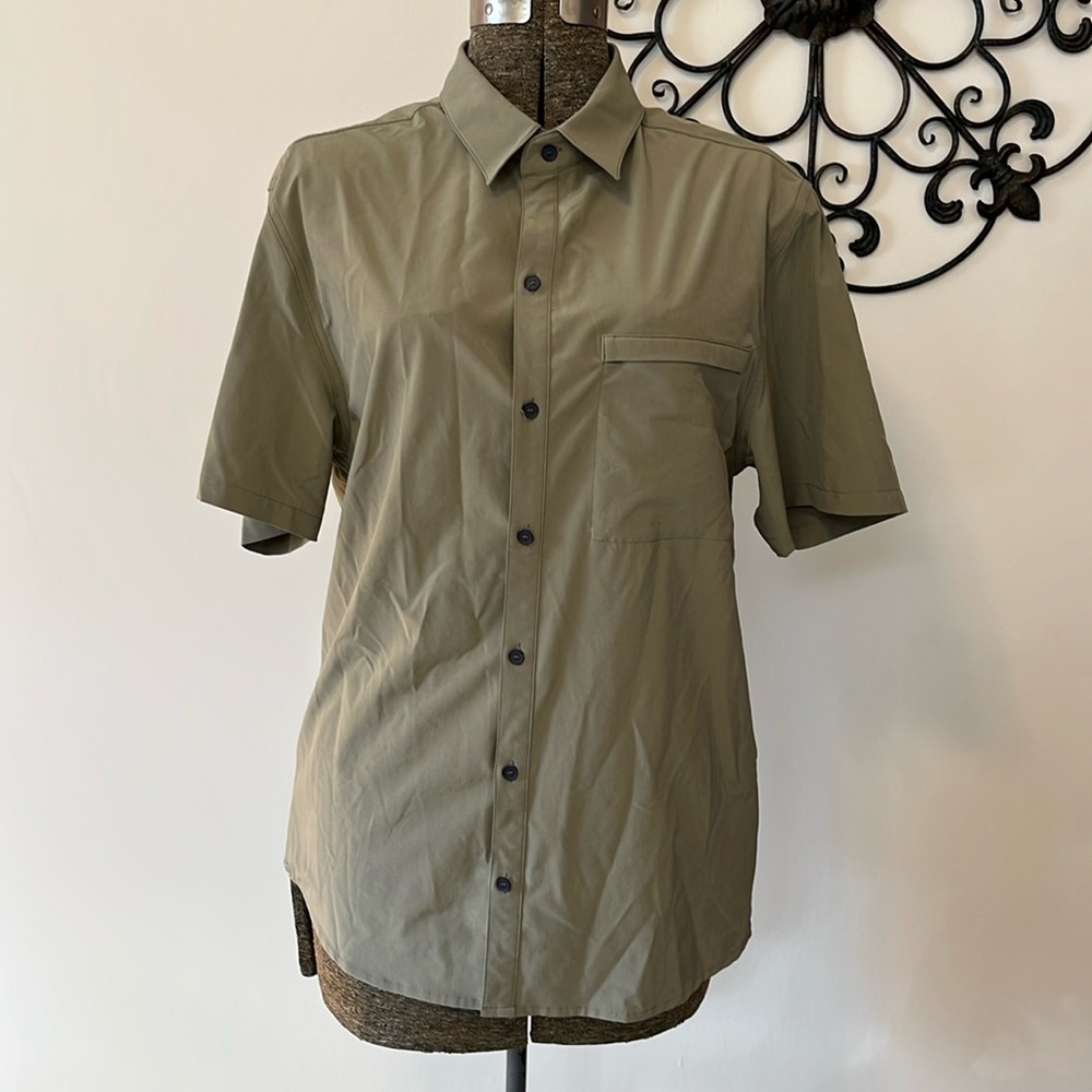 Cotopaxi button up short sleeve shirt, sage/light green, M